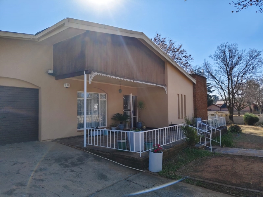 4 Bedroom Property for Sale in Fichardt Park Free State